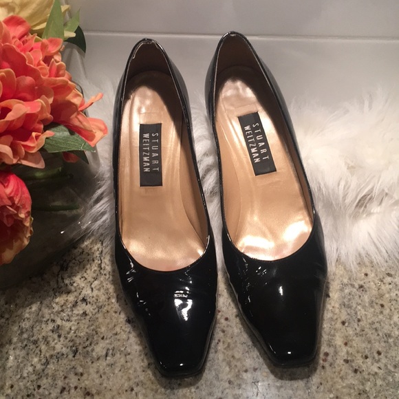 STUART WEITZMAN Black Patent Pumps - Picture 1 of 11